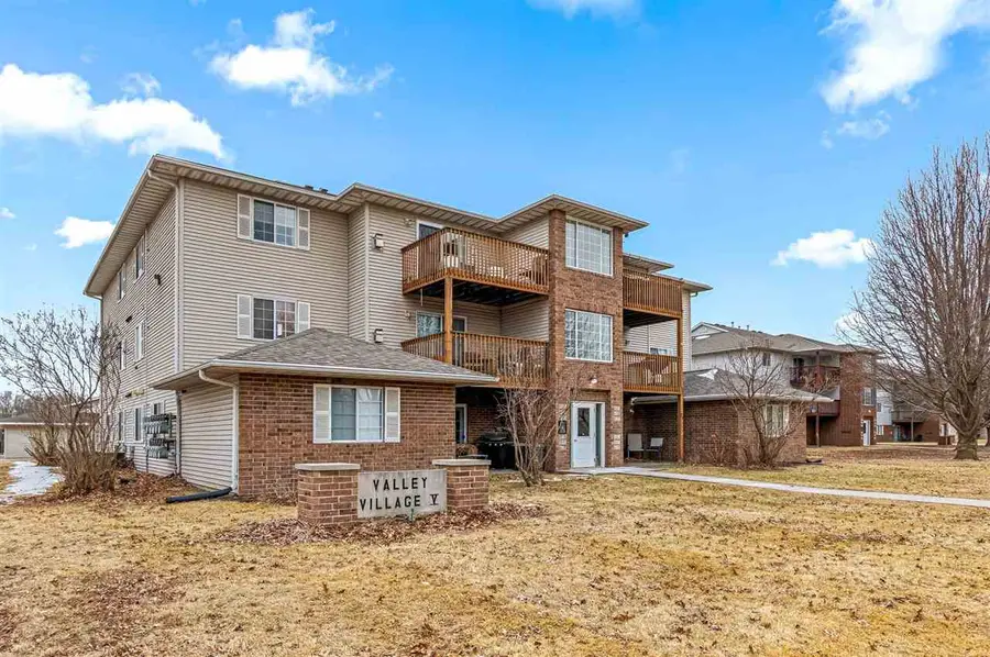 617 Kimberlite St, Tiffin, IA 52340 - #2