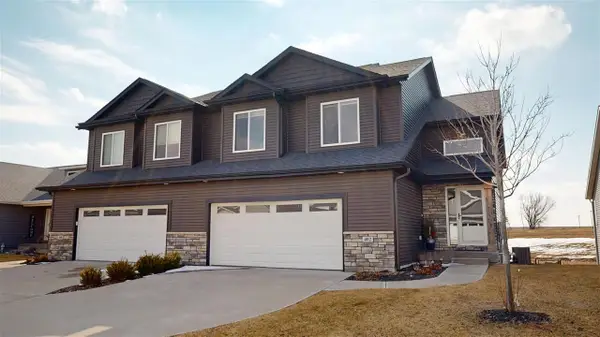 402 Dawson Dr, West Branch, IA 52358