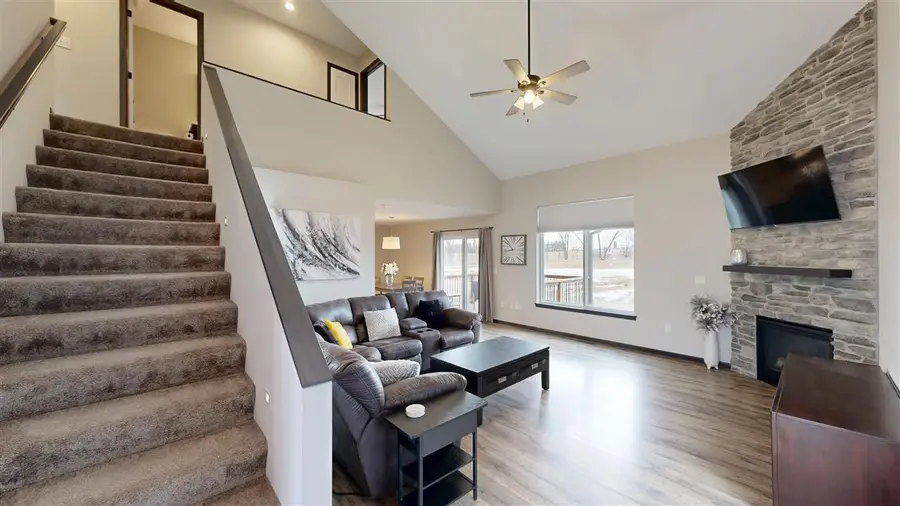 402 Dawson Dr, West Branch, IA 52358 - #3