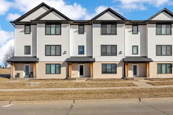 290 Kenneth Dr, Iowa City, IA 52245