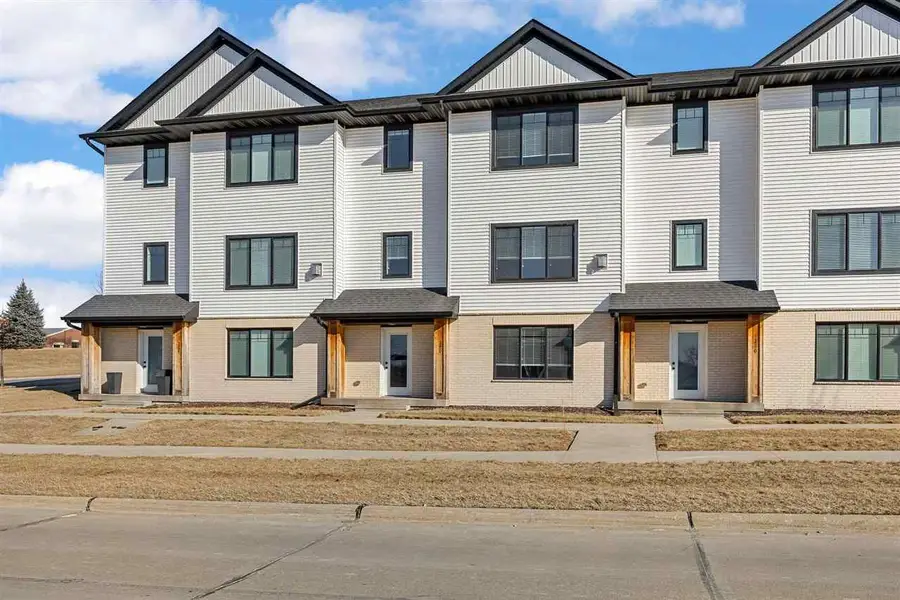 290 Kenneth Dr, Iowa City, IA 52245 - #2