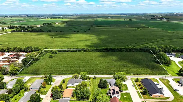 17th Street, Washington, IA 52353
