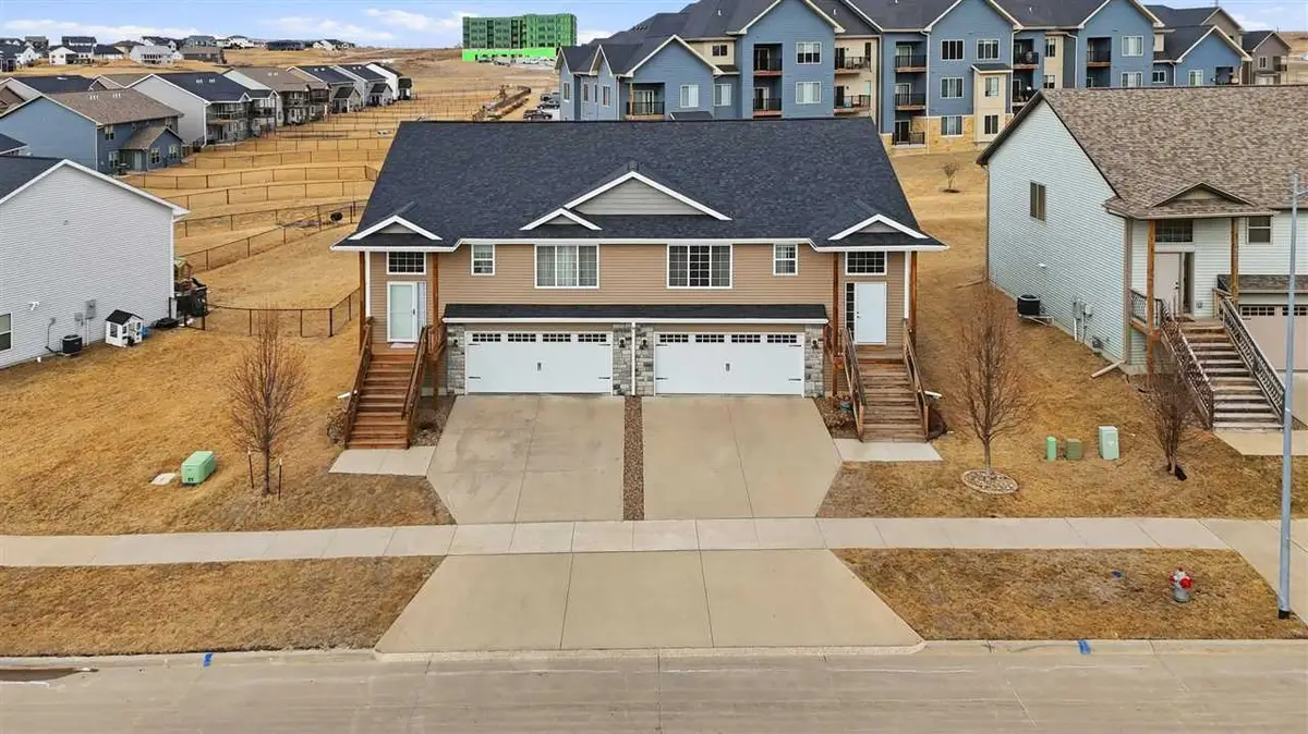 1028 Creekside dr, Tiffin, IA 52340 - #1