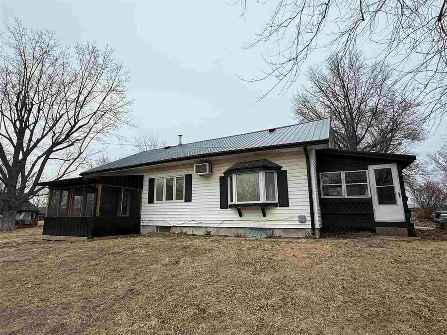 507 E Batty St, What Cheer, IA 50268 - #2