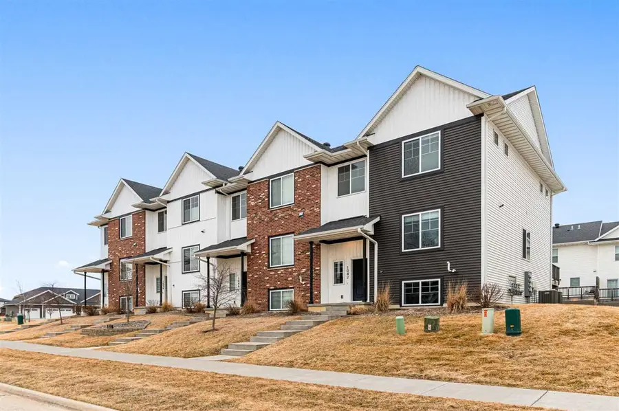 1042 Dubs Drive, Iowa City, IA 52246 - #2