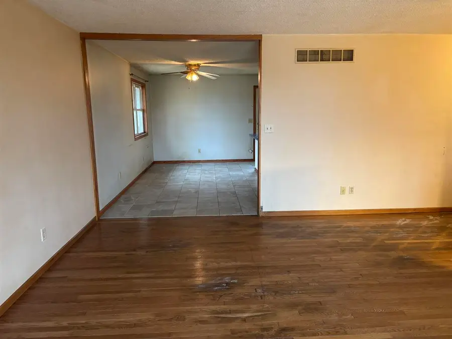 210 W Mapel Dr., Lone Tree, IA 52755 - #3