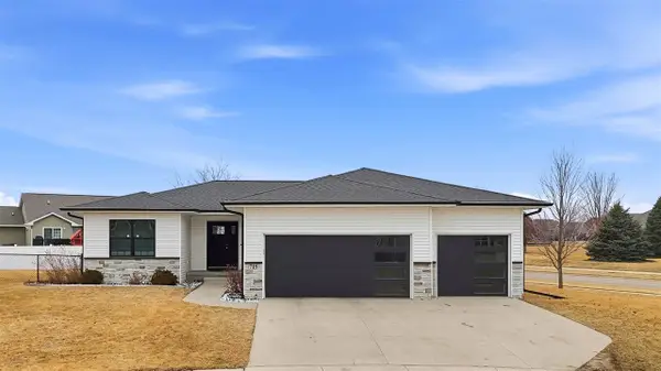 715 Pace Ct, North Liberty, IA 52317