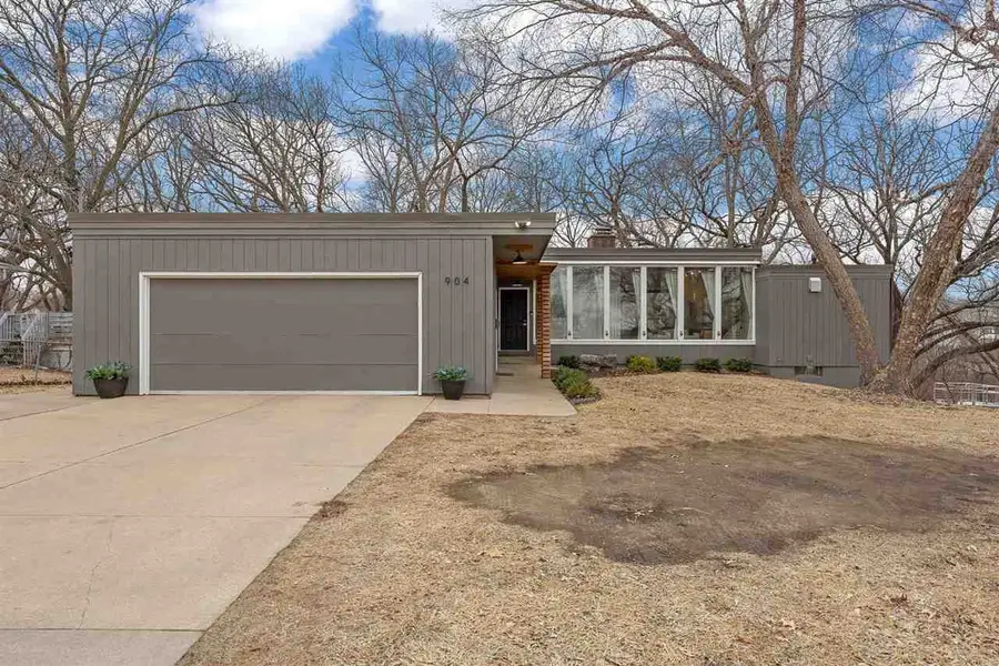 904 Oakcrest St, Iowa City, IA 52246 - #3