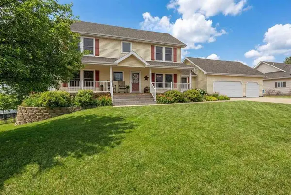 333 Hillview Dr SE, Mt Vernon, IA 52314