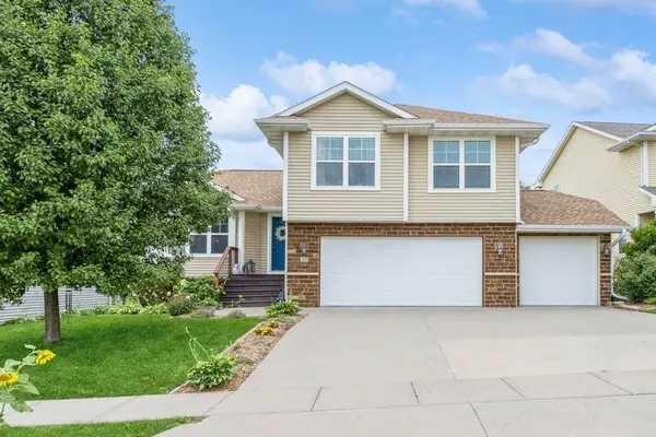 25 Eversull Ln, Iowa City, IA 52245