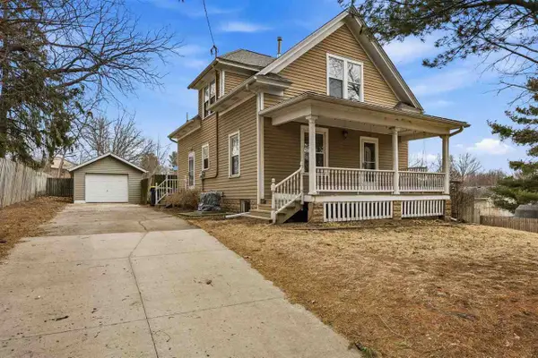 120 Washington Park Rd, Iowa City, IA 52245