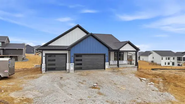 604 Rock Ridge Rd, Tiffin, IA 52340