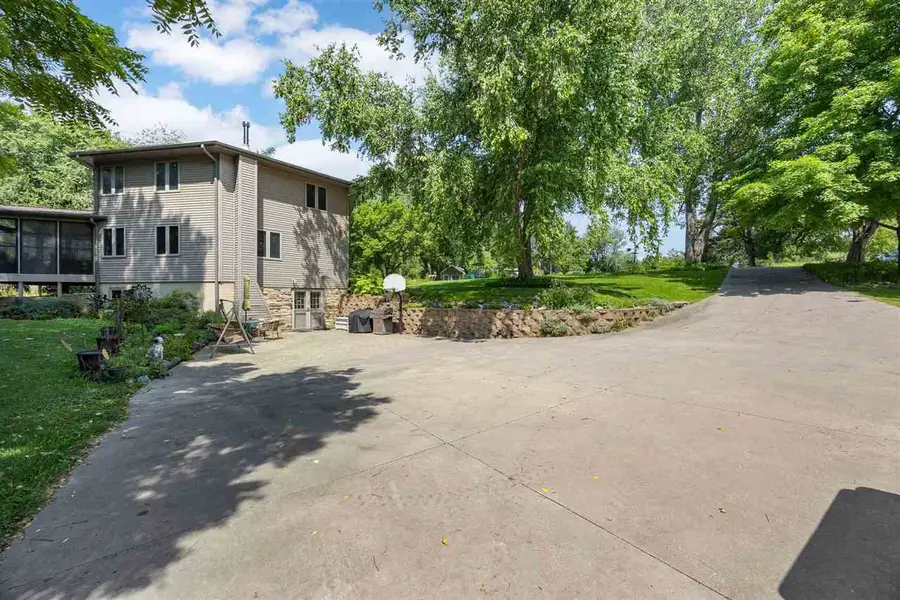 1951 Lake Manor Rd NE, Solon, IA 52333 - #2
