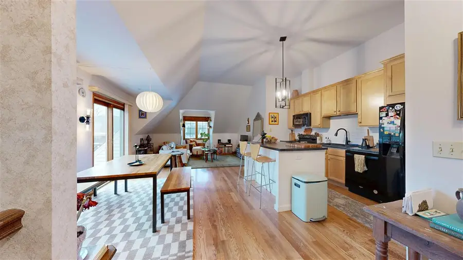 1114 N Dodge St, Iowa City, IA 52245 - #2