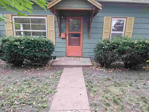 811 S 5th St, Fairfield, IA 52556