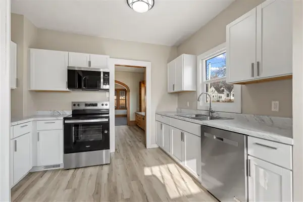 419 21st St NE, Cedar Rapids, IA 52402