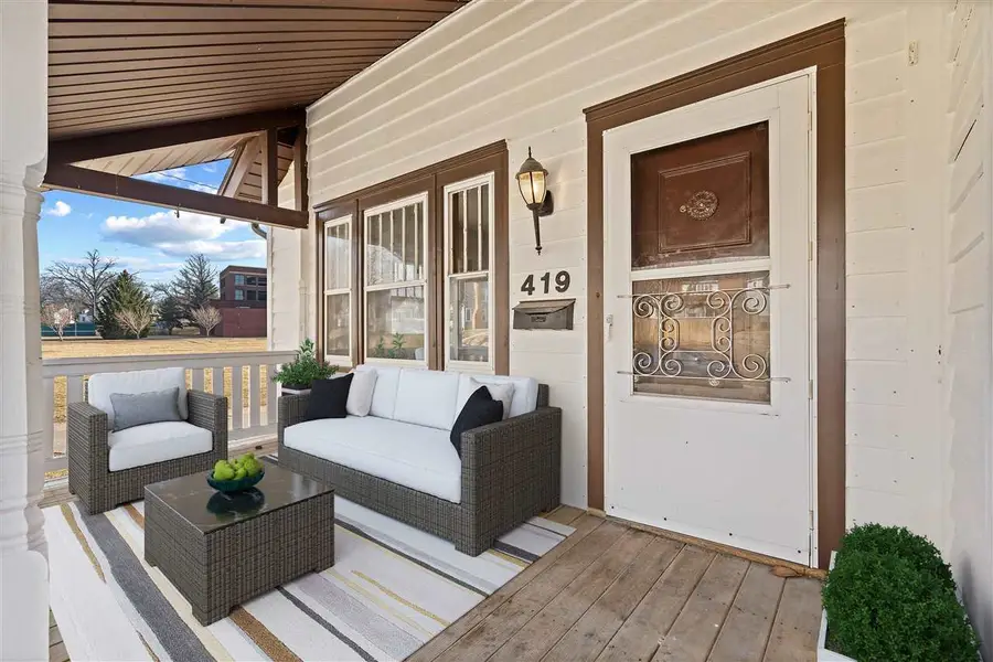 419 21st St NE, Cedar Rapids, IA 52402 - #2