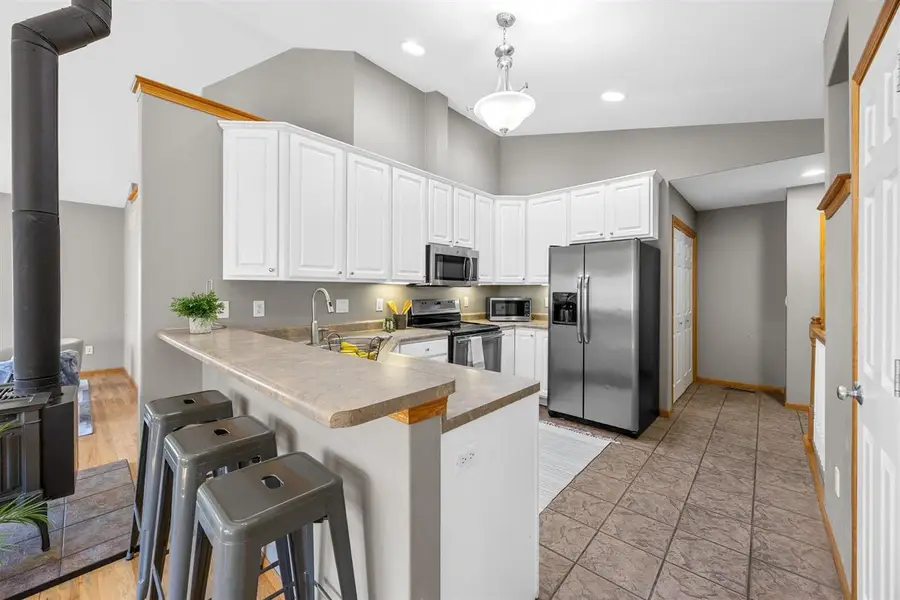 2084 Timber Ln, Coralville, IA 52241 - #2