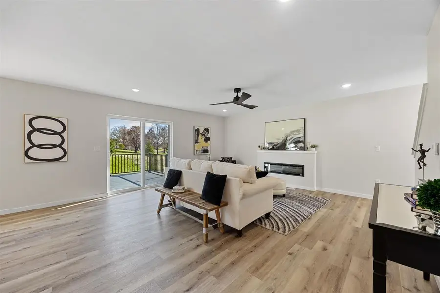 107 Dawson Dr, West Branch, IA 52358 - #2