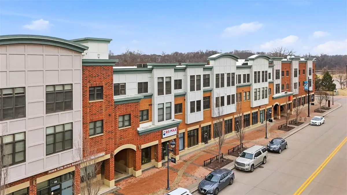 843 Quarry Rd, Coralville, IA 52241 - #1