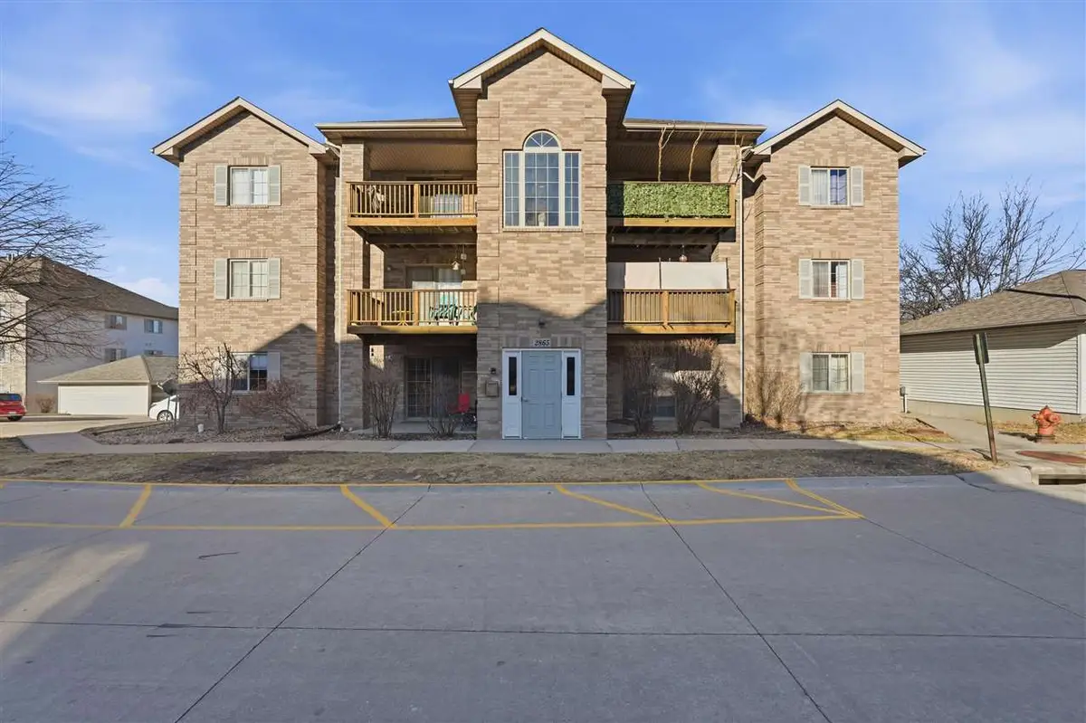 2865 Coral Ct, Coralville, IA 52241 - #1