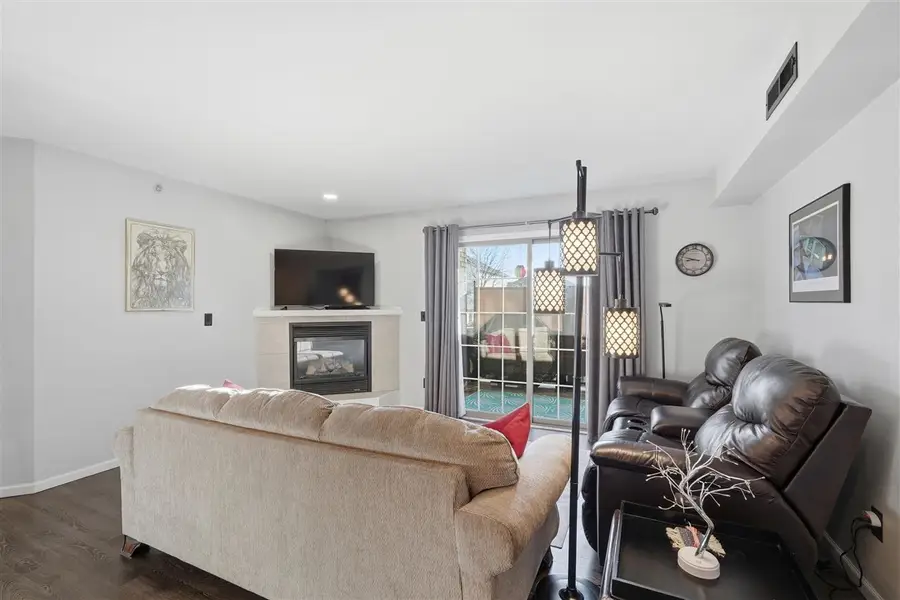 2865 Coral Ct, Coralville, IA 52241 - #2