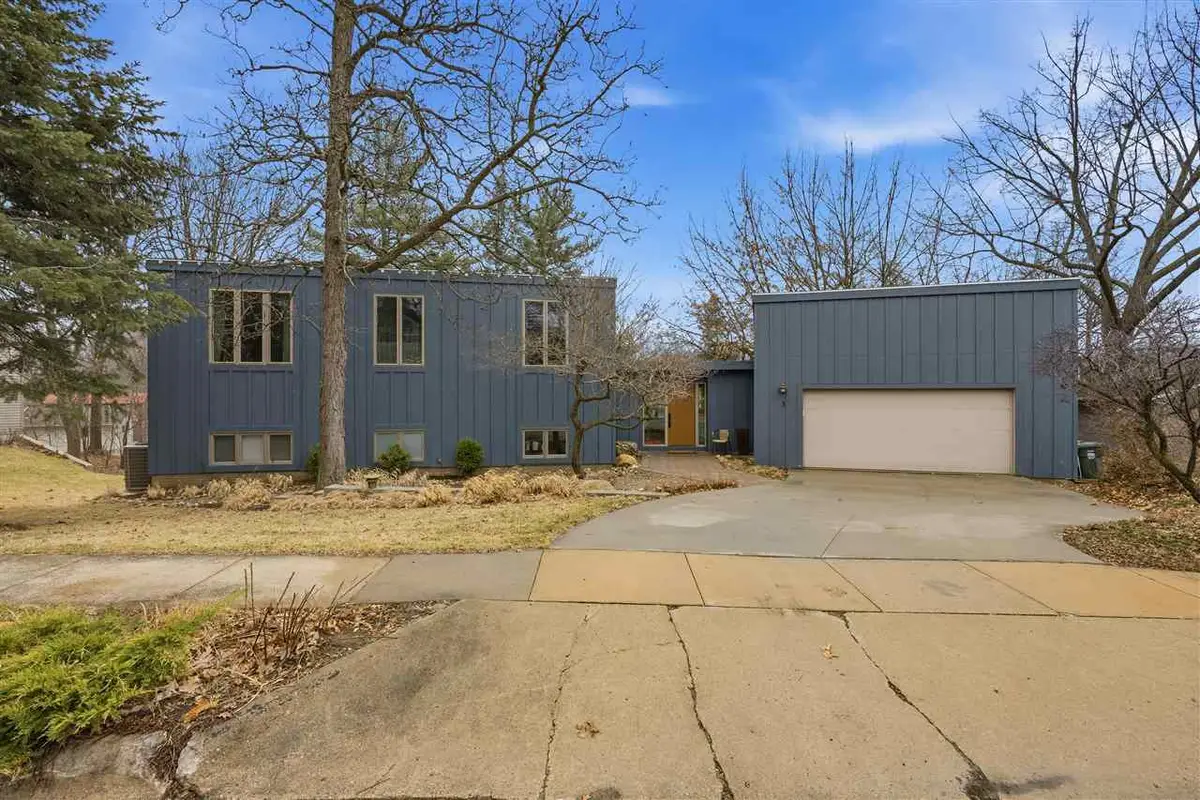 3 Wellesley Way, Iowa City, IA 52245 - #1