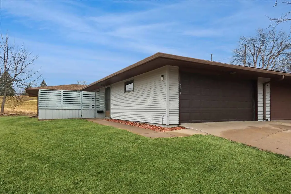 2410 Walden Ct, Iowa City, IA 52246 - #1