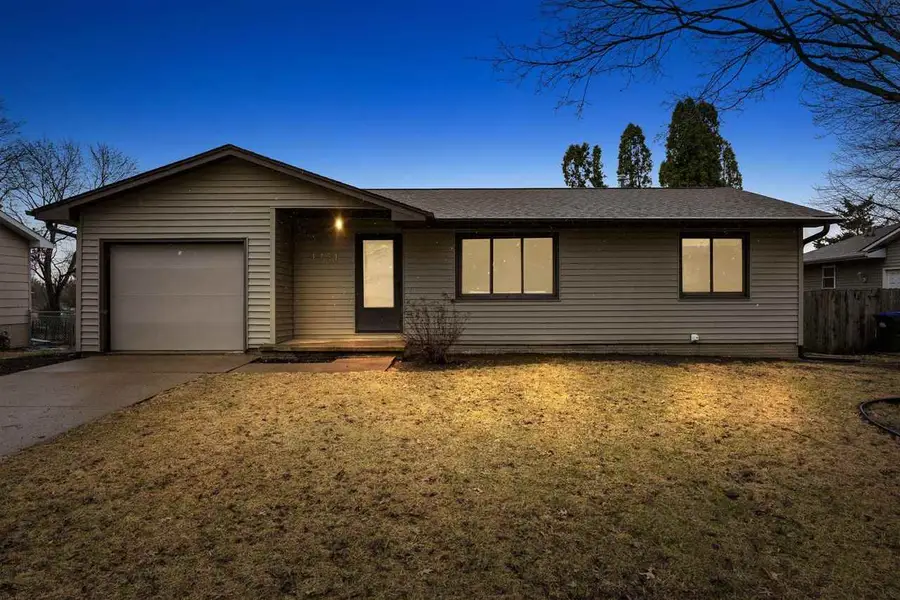 1721 Grantwood Dr., Iowa City, IA 52240 - #3