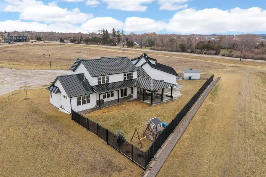 1114 Towne Centre Ct, Urbana, IA 52345 - #3