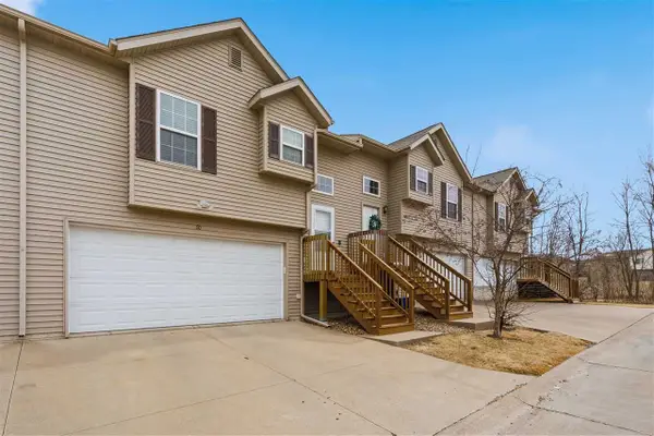 70 Jefferson Ln, North Liberty, IA 52317