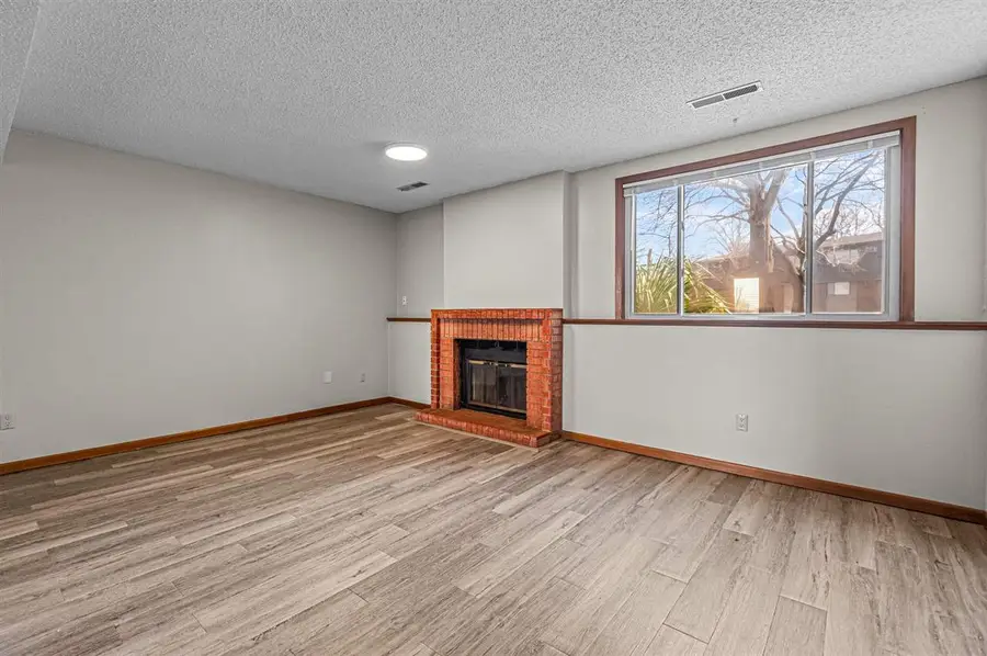 942 23rd Ave, Coralville, IA 52241 - #3