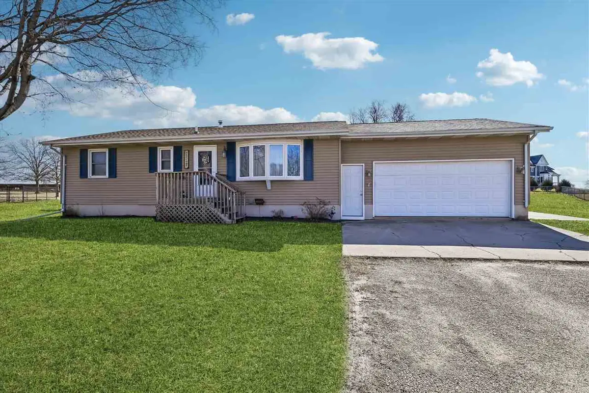 910 Karens Ct, Walker, IA 52352 - #1