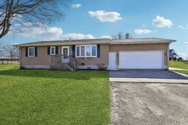 910 Karens Ct, Walker, IA 52352