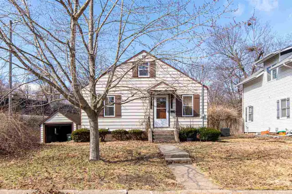 925 Dearborn St, Iowa City, IA 52240