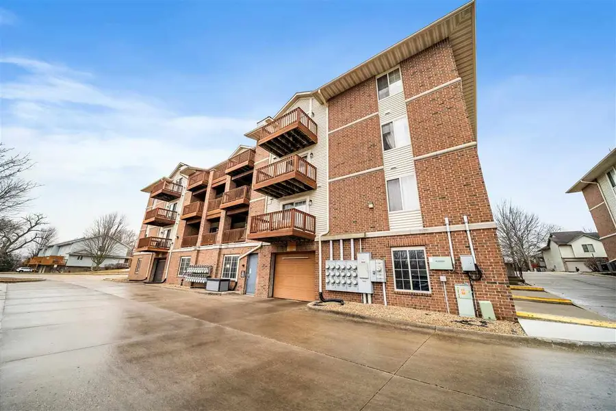 432 West Side Dr, Iowa City, IA 52246 - #3