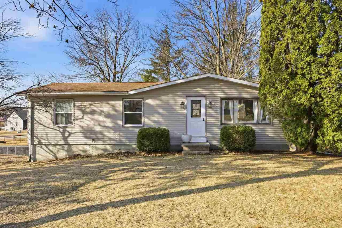 40 Greenview Dr, West Branch, IA 52358 - #1