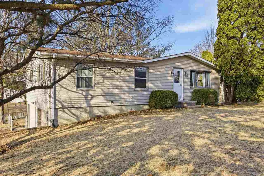 40 Greenview Dr, West Branch, IA 52358 - #2