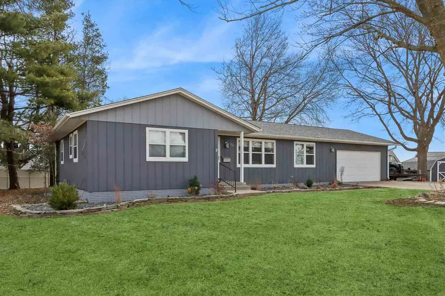 39 Greenview Dr, West Branch, IA 52358 - #2