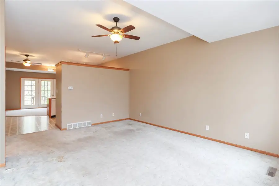 1107 E Adams St, Washington, IA 52353 - #2