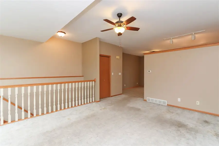 1107 E Adams St, Washington, IA 52353 - #3