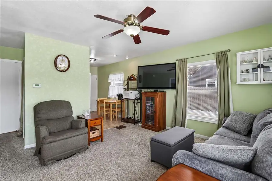 628 36th ST NE, Cedar Rapids, IA 52402 - #2