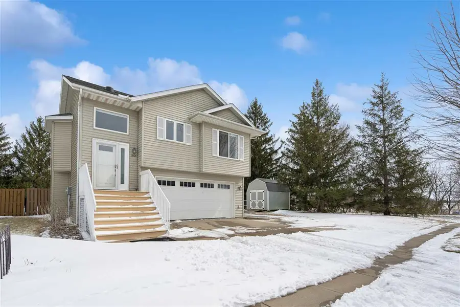 1366 Shannon Dr, Iowa City, IA 52246 - #2