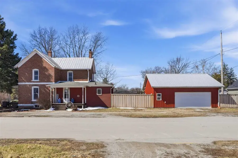 320 Brady St, Hills, IA 52235 - #2