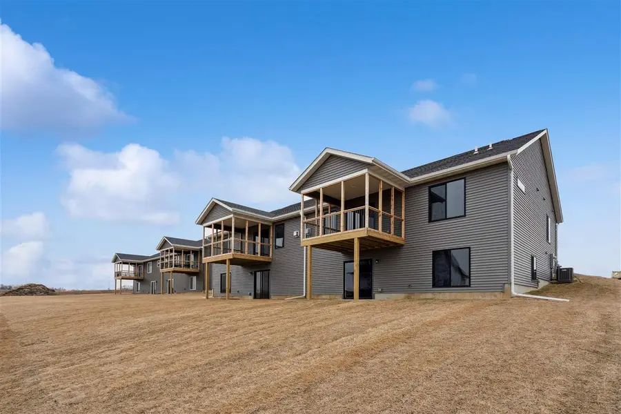 831 Prairie View Dr, West Branch, IA 52358 - #2