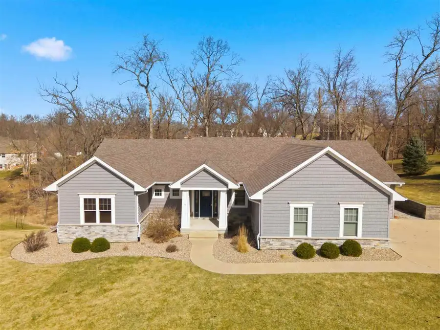 4330 Fawn Hill Ct SE, Cedar Rapids, IA 52403 - #3