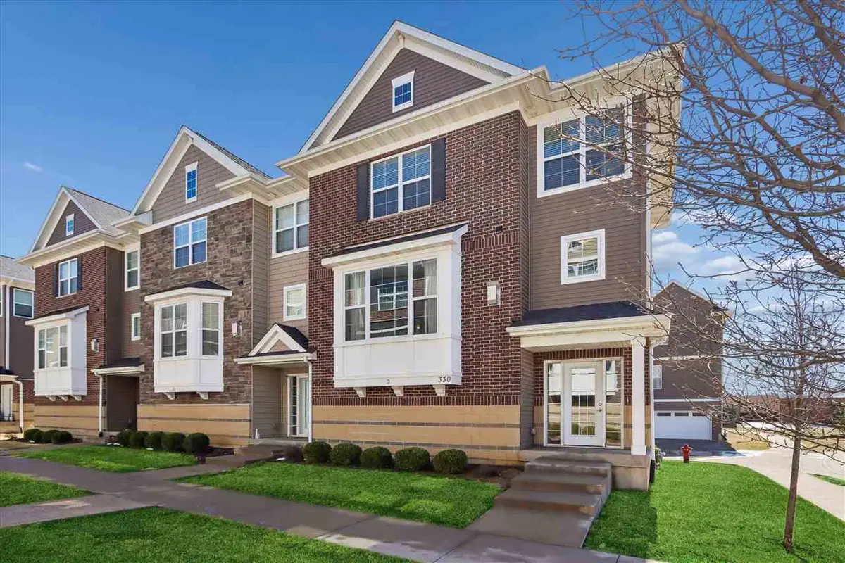 330 Clark Dr, Coralville, IA 52241 - #1