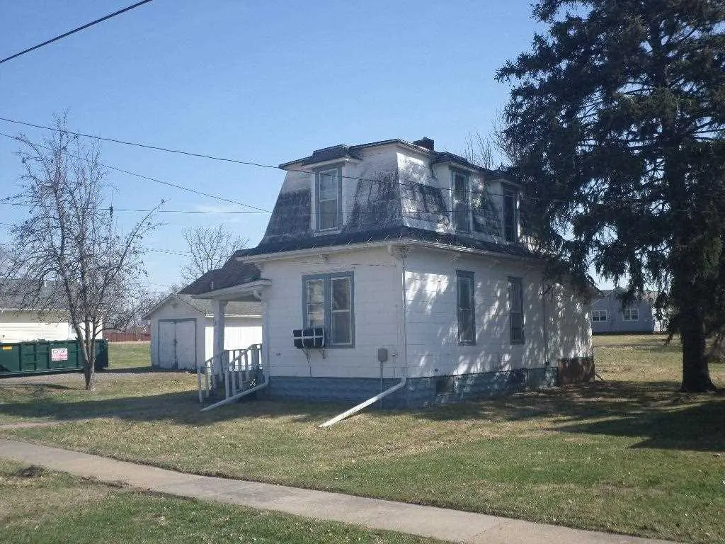 206 E Lafayette, Keota, IA 52248 - #1