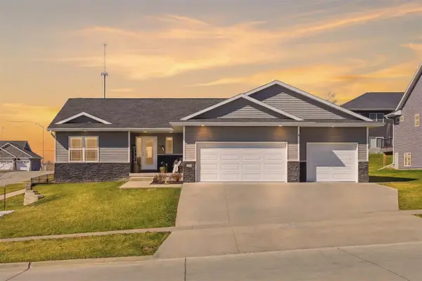 601 Gentry Ln, Tiffin, IA 52340