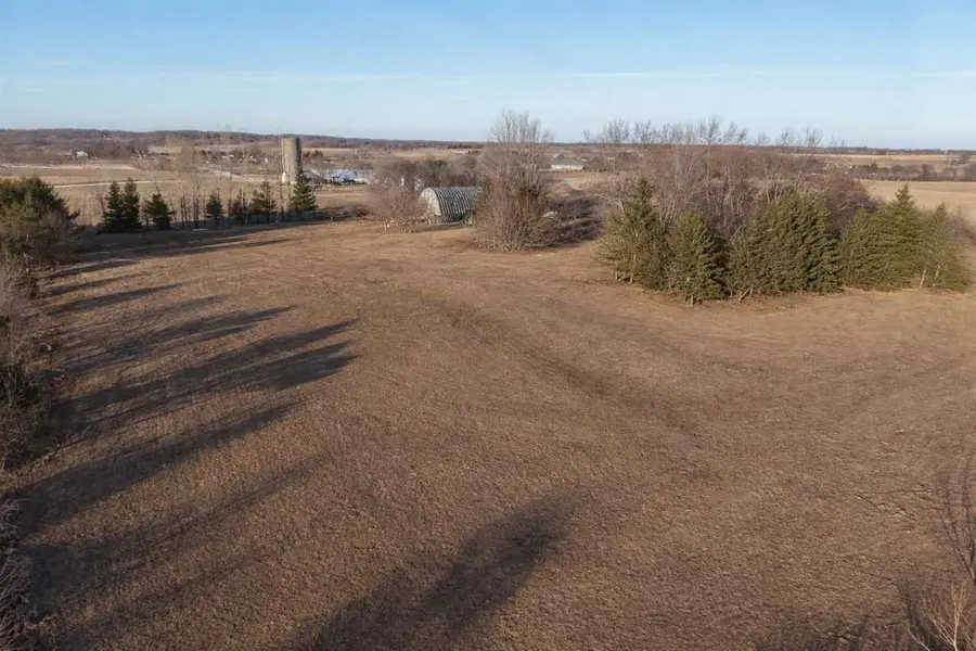 5515 24th Avenue Dr, Vinton, IA 52349 - #2